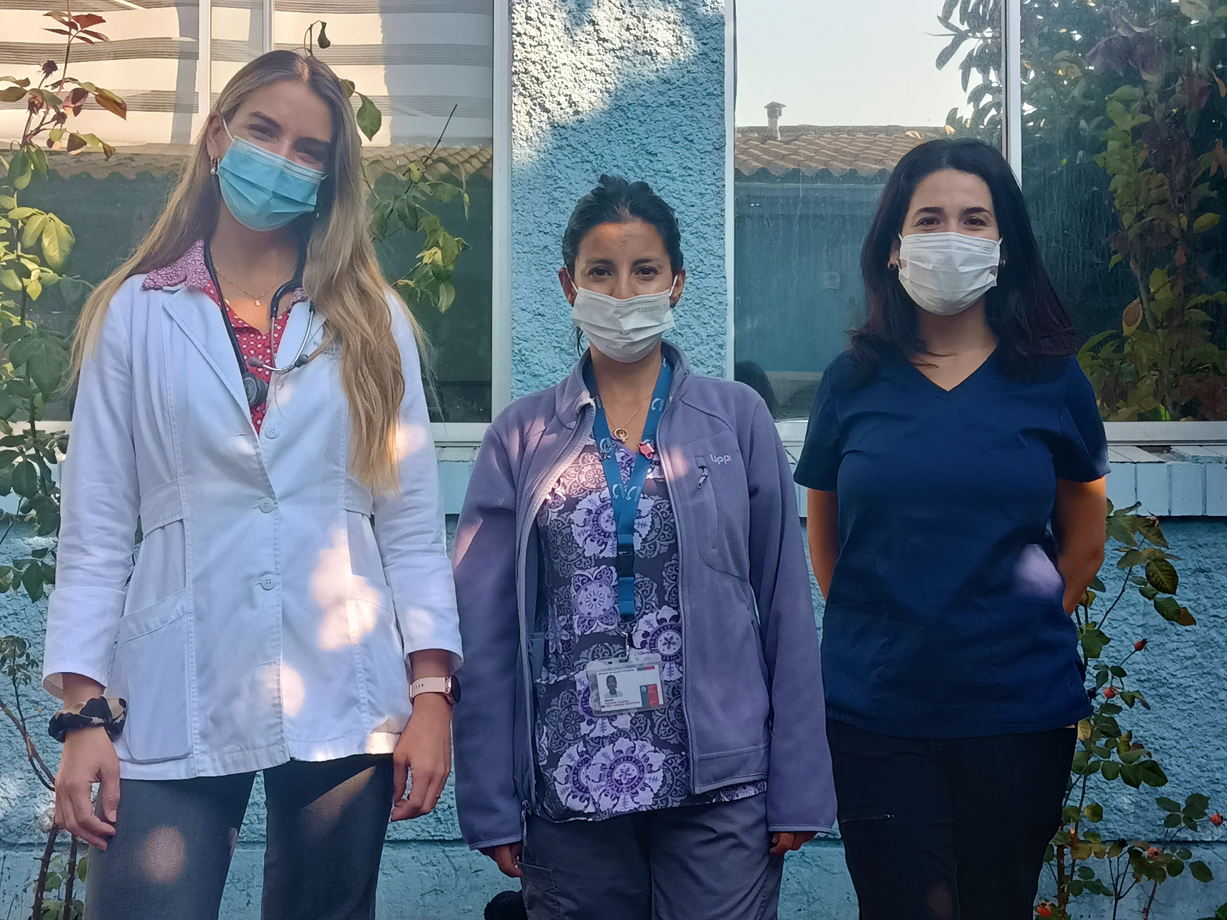 Foto de izq a derecha: María Ignacia Lozano, Pediatra; Karen Rumante, Gineco-obstetra y Jefa del Servicio de Maternidad y Francisca Villagra, Gineco-obstetra. 